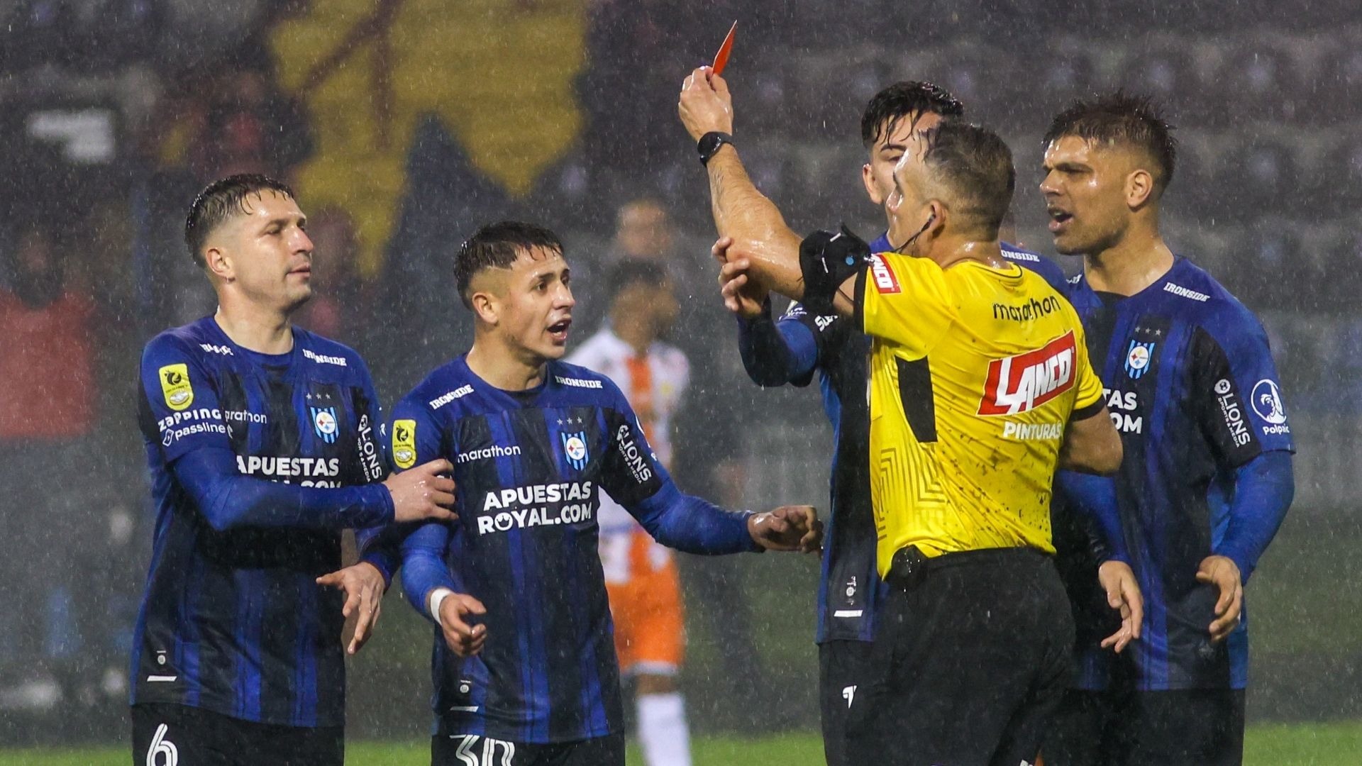 VIDEO: la salida de cadena de jugador de Huachipato que le costó la expulsión ante Cobresal