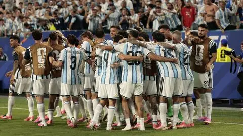 ¡Partidazo!: Argentina quedó al borde del papelón ante Cabo Verde y se metió en octavos de final del mundial