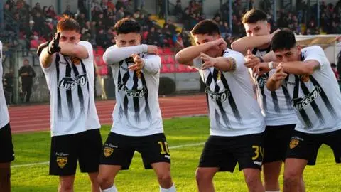 Imagen de Seis triunfos al hilo: el gran momento de Fernández Vial en Tercera División