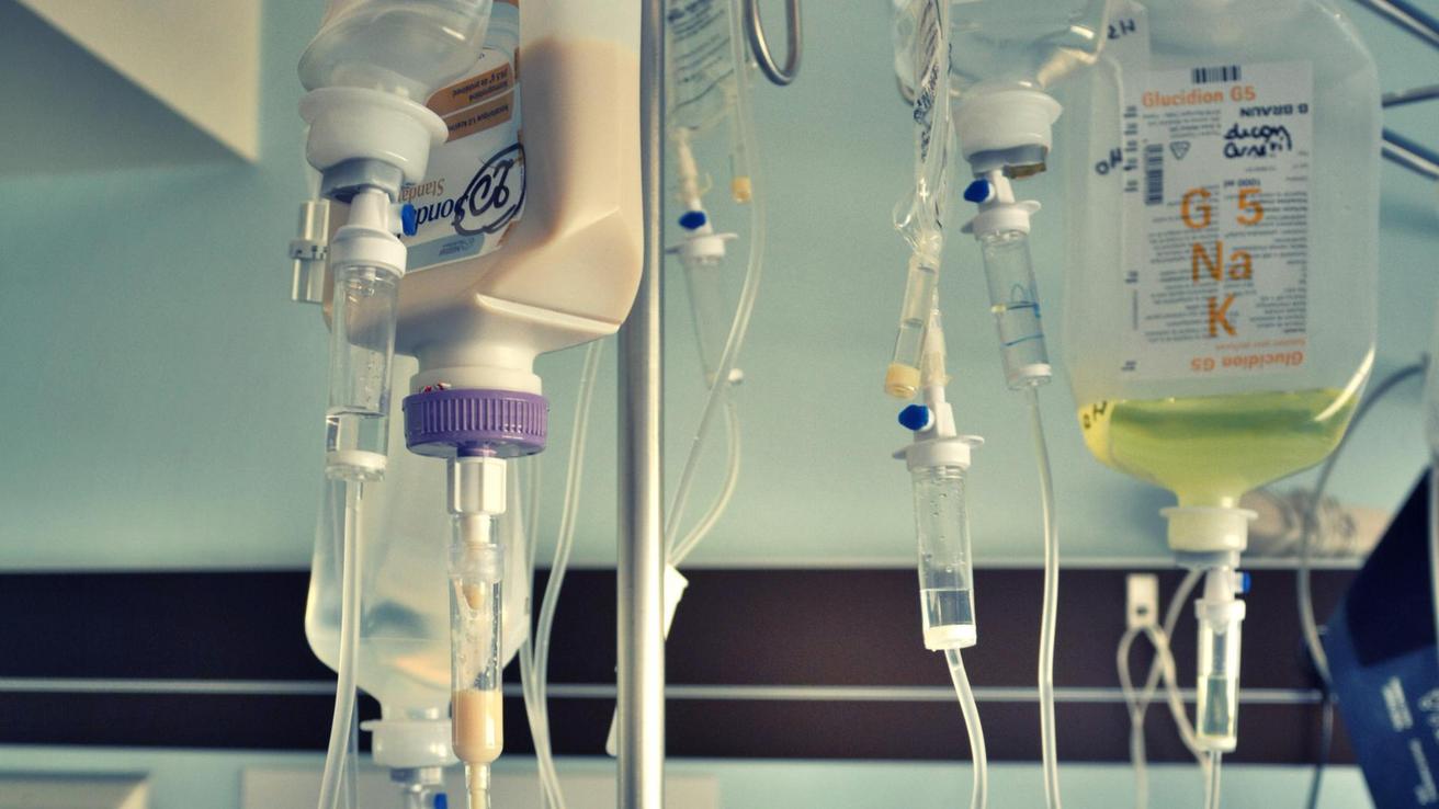 Enfermera se hizo una “autoliposucción” y murió en la clínica