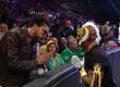 Rompen mesa de transmisión de WWE con Bad Bunny