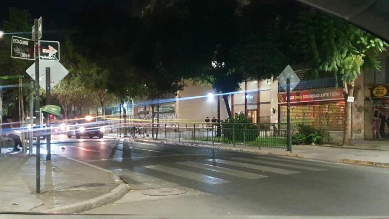 Menor de 8 años muere tras caer de un edificio en Santiago