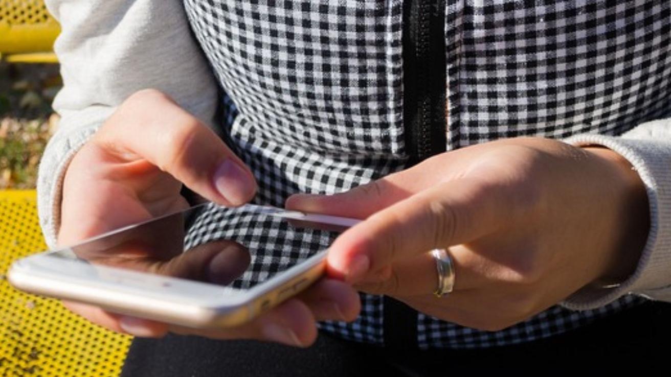 Adolescente volvía del colegio y fue baleada por sujeto que le robó el celular