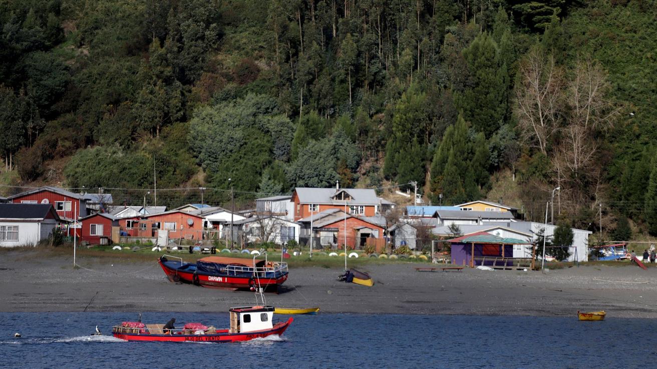 Reportan persona desaparecida tras trágico hundimiento de embarcamiento en Cochamó
