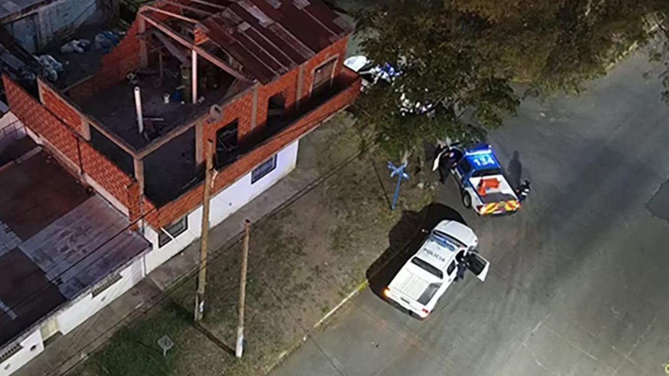 Secuestró a su familia y se atrincheró: Le disparó varias veces a la policía y se suicidó